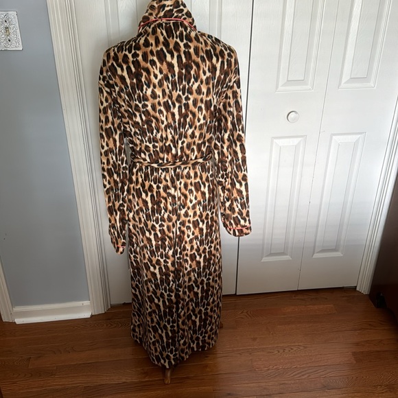 NWOT Hannah Lounge Animal Print Robe - Picture 8 of 11